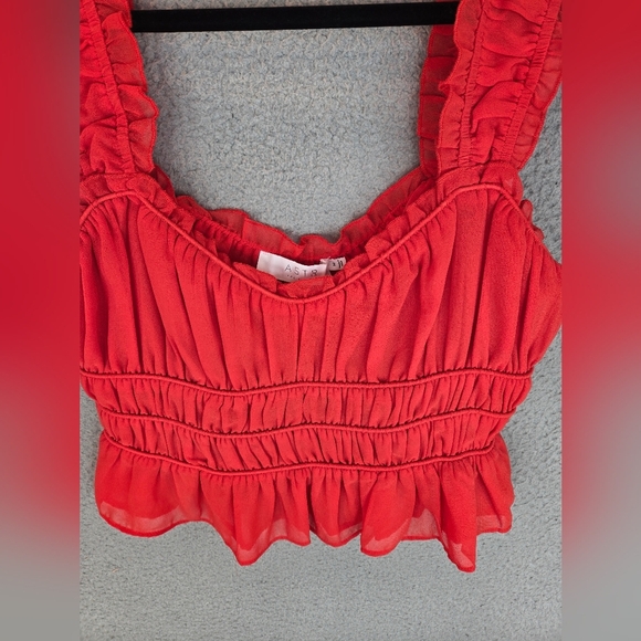 Astr The Label Womens Shirred Crop Tank Top Sz M Chiffon Red Stretch Comfort - Picture 4 of 11